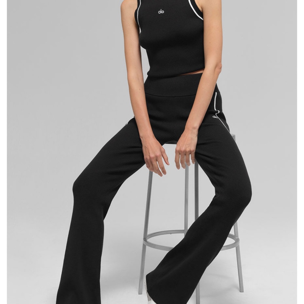 ALO Yoga Women's Classic Black Flare Pants
